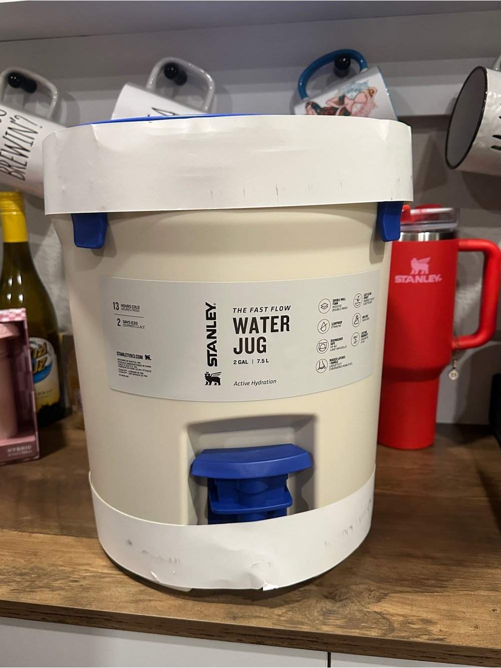 Stanley Cream and Blue 2 Gallon Fast Flow Water Jug